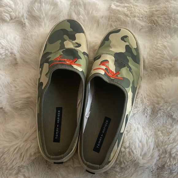 Tommy Hilfiger Army fatigue Shoes - Picture 4 of 7